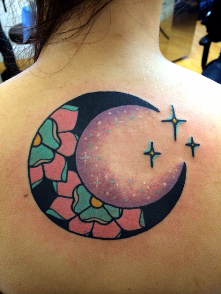 Tatuaje Flor Espalda Luna por Alex Strangler