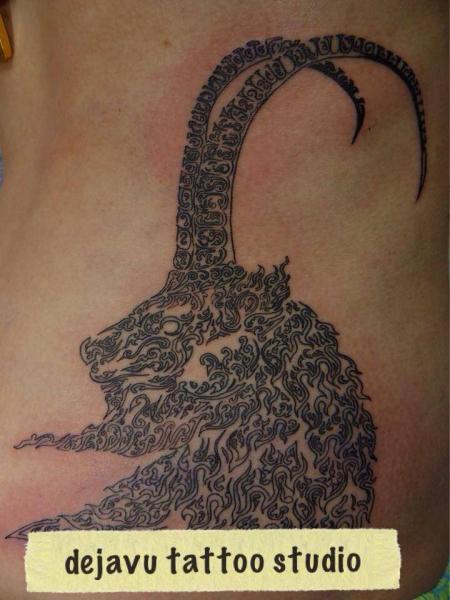 Спина Трайбал татуировка от Dejavu Tattoo Studio