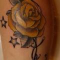 Waden Blumen tattoo von Dejavu Tattoo Studio