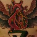 Brust Herz Flügel tattoo von Destroy Troy Tattoos
