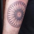 tatuaggio Braccio Dotwork Geometrici di Papanatos Tattoos