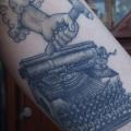 tatuaggio Braccio Dotwork Martello Macchina da Scrivere di Papanatos Tattoos
