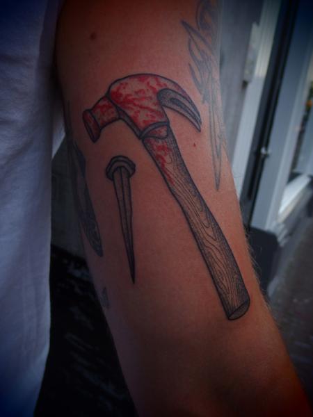 Tatuaż Krew Młot przez Papanatos Tattoos