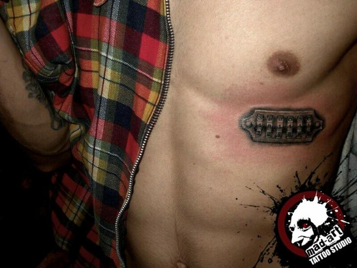 Tatuagem Peito Fechadura por Mad-art Tattoo