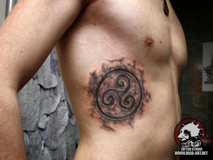Tatuaggio Fianco Simbolo 3d di Mad-art Tattoo