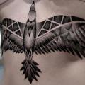 tatuaje Águila Vientre Geométrico por Gulestus Tattoo