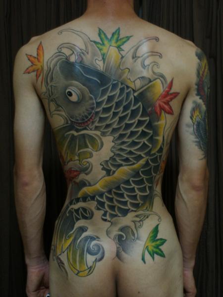 Tatuaje Japoneses Espalda Carpa Koi por Daichi Tattoos & Artworks