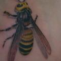 Realistische Fuß Biene 3d tattoo von Daichi Tattoos & Artworks