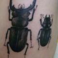 tatuaje Hombro Escarabajo por Daichi Tattoos & Artworks