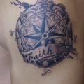 Schulter Kompass tattoo von Daichi Tattoos & Artworks