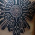 tatuaggio Spalla Croce di Daichi Tattoos & Artworks