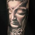 tatuaje Brazo Buda Religioso por Led Coult