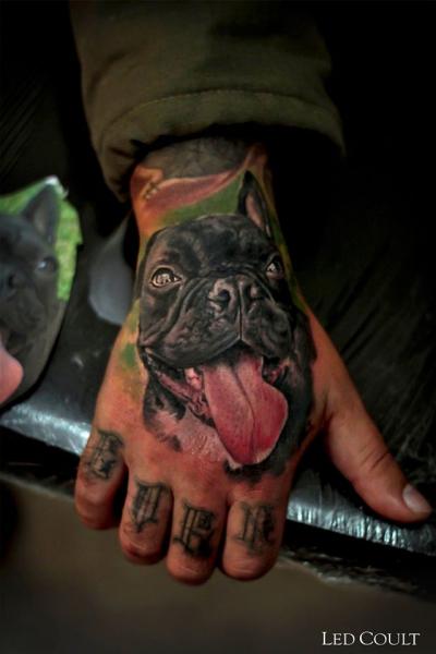 Realistische Hund Hand Tattoo von Led Coult