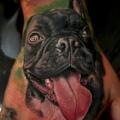 Realistische Hund Hand tattoo von Led Coult