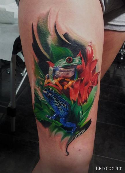 Realistic Frog Thigh Tattoo by Led Coult