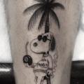 tatuaje Fantasy Ternero Snoopy por Dr Woo