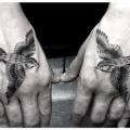 Hand Vogel tattoo von Dr Woo