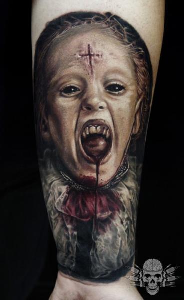 Arm Fantasie Vampir Blut Tattoo von Tattooed Theory