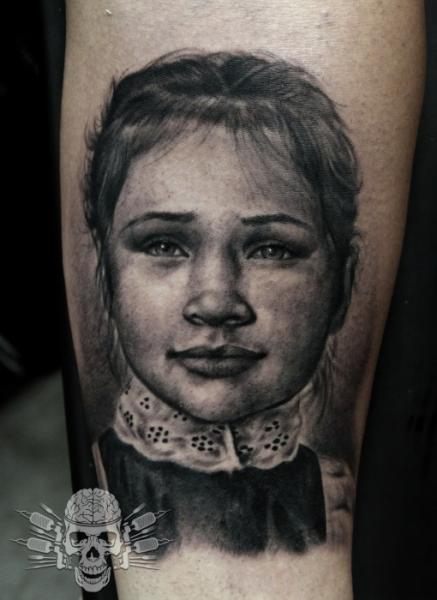 Arm Porträt Realistische Tattoo von Tattooed Theory