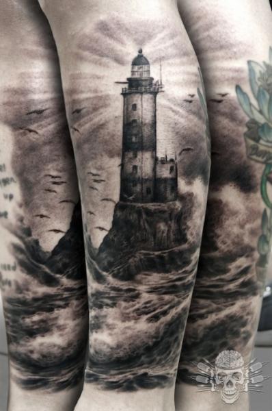 Tatuaggio Braccio Realistici Faro di Tattooed Theory