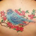 Realistische Blumen Rücken Vogel tattoo von Lone Star Tattoo