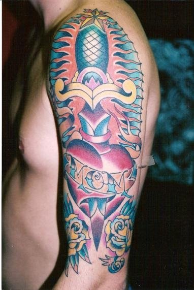 Tatuagem Ombro New School Coração Punhal por Lone Star Tattoo