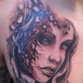 tatuaje Pecho Mujer Sangre por Jeremiah Barba