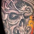 tatuaje Cráneo Muslo por Jeremiah Barba