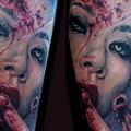 tatuaje Brazo Mujer Sangre por Jak Connolly
