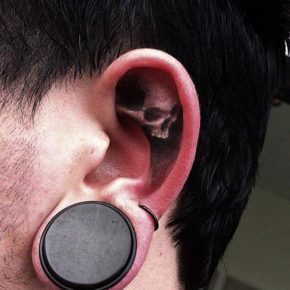Tatuaje Cráneo Oído por Jak Connolly