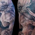 Schulter Arm Engel tattoo von Jak Connolly