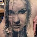 tatuaje Lado Mujer Mariposa por Jak Connolly