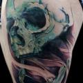 tatuaje Cráneo Muslo por Jak Connolly