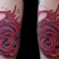tatuaje Brazo Flor Rosa Sangre por 88Ink-Blood Tattoo Studio
