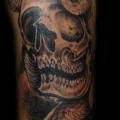 tatuaje Brazo Serpiente Cráneo por 88Ink-Blood Tattoo Studio
