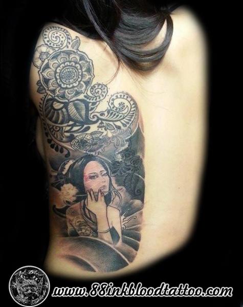 Rücken Geisha Tattoo von 88Ink-Blood Tattoo Studio
