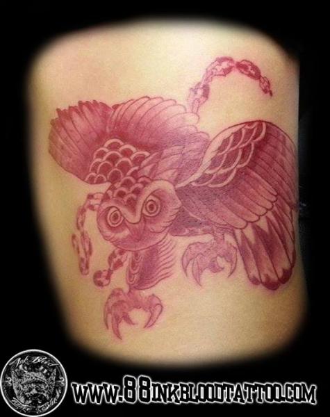 Tatuaje Búho por 88Ink-Blood Tattoo Studio
