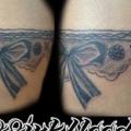 Waffen Oberschenkel Strumpfhalter tattoo von 88Ink-Blood Tattoo Studio