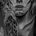 tatuaje Brazo Cráneo mexicano por Jun Cha