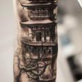 tatuaje Brazo Realista Árbol Pagoda por Tattoo Studio 73