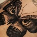 tatuaje Vientre Polilla por Tattoo Studio 73