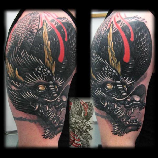 Tatuaje Hombro Japoneses Dragón por Rock Tattoo