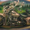 tatuaje Brazo Realista Motocicleta por Johnny Smith Art