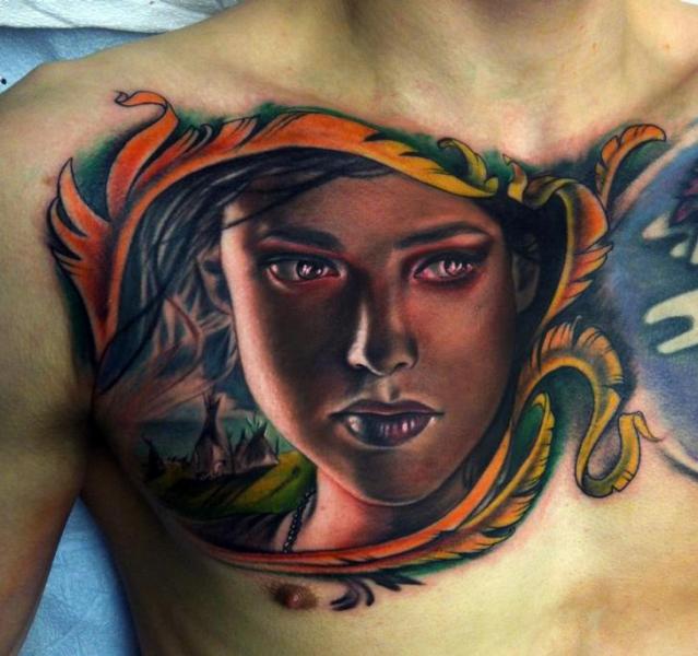 Tatuaje Retrato Pecho Mujer por Johnny Smith Art