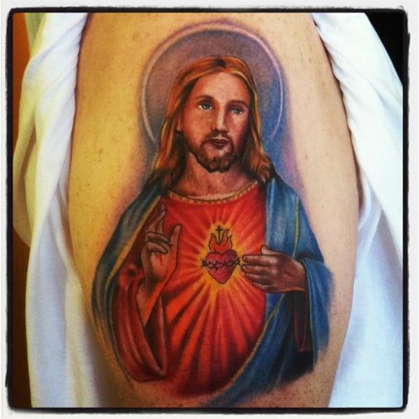 Tatouage Épaule Jésus Religieux par Johnny Smith Art