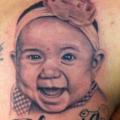 tatuaggio Ritratti Realistici Petto Bambino di Secret Sidewalk