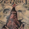 tatuaje Pecho Letras Cráneo Mundo por Secret Sidewalk