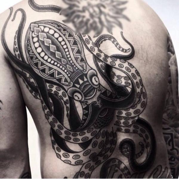 Tatuaggio Schiena Polpo di Chopstick Tattoo