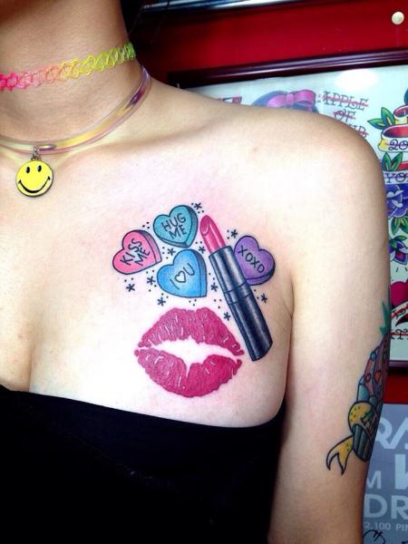 Tatuaż Serce Napisy Pierś Szminka Usta przez Chopstick Tattoo