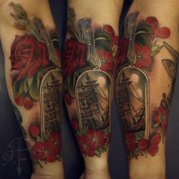 Tatuaje Brazo Flor Galeón Barco Botella por Antony Tattoo